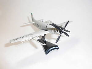 Ql863 Metal die-cast Douglas A-1 Skyraider United States Navy USN 1/110 ダグラス スカイライダー フィギア 模型