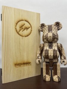 BE@RBRICK WORLD WIDE TOUR KAWS x カリモク x 400% by MEDICOM TOY ベアブリック 置物 ■ 中古 ■ 美品 ■ 箱なし