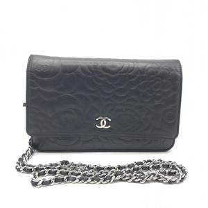 【中古】CHANEL カメリア チェーンウォレット ブラック 角スレあり　シャネル[240017662455]