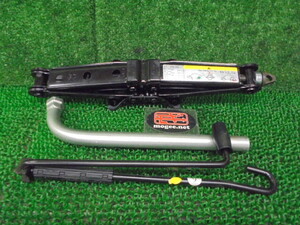 8FK4615 CEC3)) フォルクスワーゲン ゴルフ DBA-AUCJZ 2013年〜2021年 純正 ジャッキ+車載工具セット　呼荷重1100