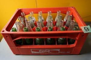 B：コカコーラ　プラ箱　２４本　各種空き瓶セット　