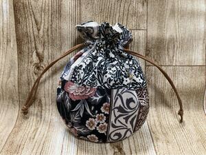 巾着袋 巾着　花　鳥　リス　丸底　ハンドメイド ミニ巾着 drawstring bag handcrafted