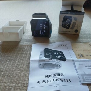 手首血圧計　Wrist Blood Pressire Monitor With LED Display CK-118