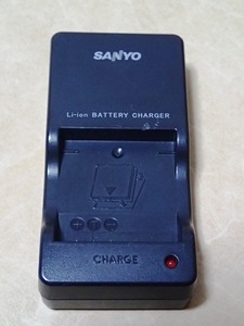 [ SANYO リチウムイオン電池 充電器 VAR-L20N ]