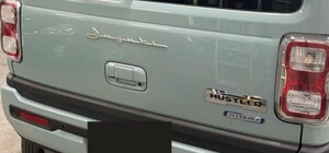 　SUZUKI 筆記体ロゴ エンブレム マットシルバー