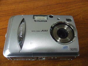 L355　ジャンク フジフィルム FinePix A303 乾電池駆動 FUJIFILM　デジタルカメラ　中古