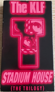 ★ UKハウスミュージック歴史的名曲収録 VHSテープ The KLF 「STADIUM HOUSE（THE TRILOGY）」 輸入盤 ★ 貴重！人気！