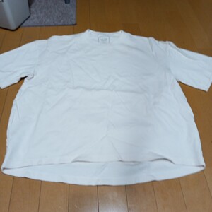 united tokyo 半袖 Tシャツ　生成り