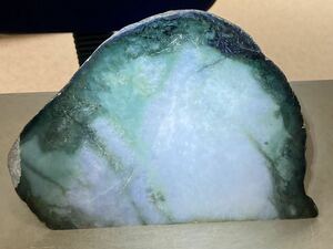 ミャンマー産超巨石天然本翡翠原石2.32kg2面カット内一面のみ磨き済み［JADEITE］綺麗^ ^大迫力^ ^