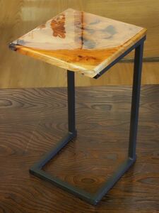 リバーテーブル ハンドメイド 30×30 木曽ケヤキ 鉄脚 リビング 寝室 サイドテーブル　エポキシレジンテーブル