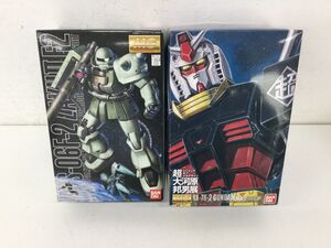 ●営SA393-100 【未使用品】 BANDAI バンダイ MG 機動戦士ガンダム MS-06F-2 / RX-78-2 ザク ガンダム 1/100スケール プラモデル