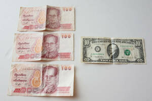 海外紙幣　タイ 100バーツ3枚　米10ドル1枚　セット