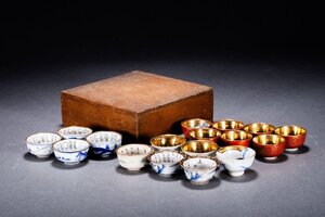 【善古堂】某有名オークション買入 時代物 古九谷焼 金襴手・染付 七福神・漢詩紋酒杯17客 骨董品 古美術1225-288S1　