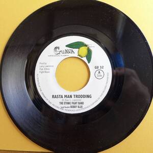 良曲 !!! ETHNIC FIGHT BAND feat. BOBBY BLUE / RASTA MAN TRODDING [ GUAVA PRODUCTIONS ] UK 7inch