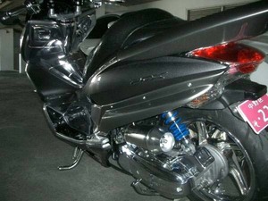 PCX125 JF28 2010～ 83600-KWN-900ZD ボディーカバー サイドカウル 左 シールシルバー NHA14M 純正品 同梱割引