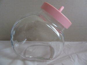 ★猫瓶　ピンクのプラ蓋　レトロ瓶　ガラス瓶　保存瓶　キャンディーポット　★　
