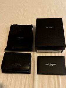 SAINT LAURENT PARIS サンローランパリ 財布 三つ折り財布 折り財布 コンパクトウォレット ミニ財布 ロゴ レザー　BLACK