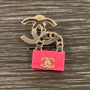 CHANEL シャネル アクセサリー ブローチ ココマーク マトラッセ レディース ブランド ファッション アイテム 希少品