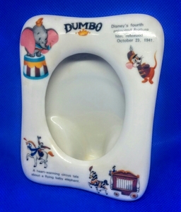 【サーカスデザインがおしゃれ♪】ディズニー　ダンボ　DUMBO 陶器製 写真立て・フォトフレーム 東京ディズニーランドお土産 純日本製