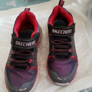 SKECHERS　赤　靴