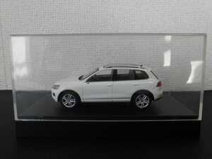 貴重　人気車種　　品薄　ホワイト　１／４３　フォルクスワーゲン　ＴＯＵＡＲＥＧ　トアレグ　サンルーフ　ＶＷ　ミニカー　ハイブリット