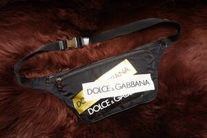 11302/ DOLCE&GABBANA ドルチェ＆ガッバーナ『カジュアルがこれひとつでOK！』DGテープロゴライン 軽量ナイロン ボディーバック