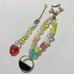 ハンドメイド ストラップ　２種　アクセサリー キラキラビーズが可愛いです♪ハートお花スターのキラキラです キーホルダー