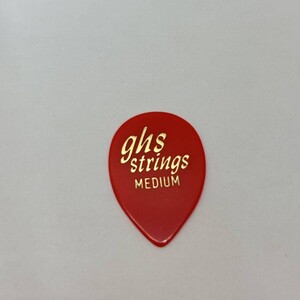 ① 未使用 ghs strings MEDIUM 赤 レッド ゴールド文字 ギター ピック 小