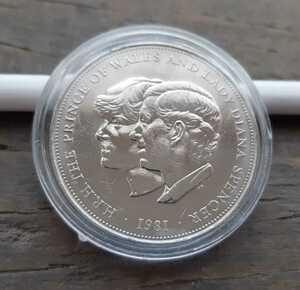 英国 イギリス 1981年 ブリティッシュ クラウン コイン 5シリング 39mm 本物 ダイアナのデザインカプセル付きエリザベス女王結婚記念