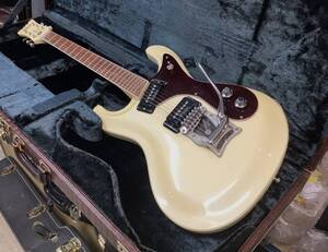 国内製造　Mosrite The Ventures 63Model ハカランダ指板の　最上級モデルです。　モズライト63スタイル　ベンチャーズモデル