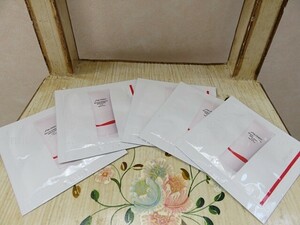 ◆SHISEIDO 資生堂 エッセンススキングロウ プライマー 化粧下地 美容液　1g×5個 SPF25・PA++ ナイアシンアミド◆送料無料◆