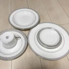 WEDGWOOD ウェッジウッド　大皿　カップ&ソーサー　ディナーセット。