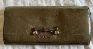 PRADA プラダ レザー 　リボン　定番