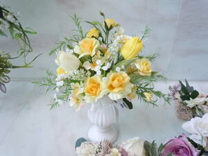 送料無料◆イエローカラーの花瓶アレンジ◆お部屋が明るくなるテーブルアレンジ フラワーアレンジメント 黄色 アートフラワー 造花 