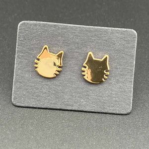 ピアス ネコ cat ゴールド ワンポイント　樹脂ポスト