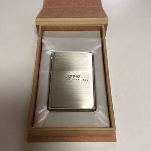 【未使用品】Zippo ジッポライター A MEMORIAL DAY 記念日　ケース箱付き　シルバー色　艶消し鏡面　現状品