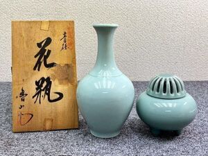 ⑨ 鍋島焼 青磁 2点 魯山 花瓶 + 小笠原長春 三足香炉 工芸品 骨董 アンティーク[D09]