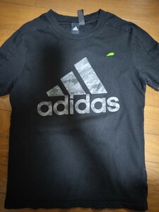 adidas アディダス140 ▲難あり▲バッジ穴▲ Tシャツ 半袖Tシャツ