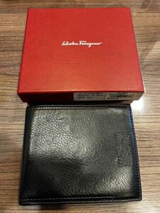 フェラガモ 二つ折り財布 ウォレット ferragamo 66-7026