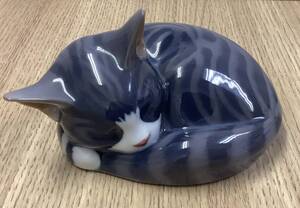 M565【中古・現状品】ロイヤルコペンハーゲン 眠り猫　イヤーフィギリン　磁器