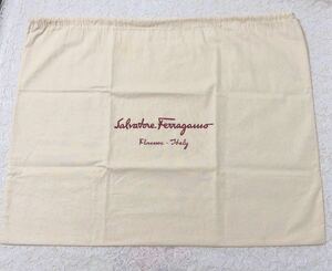 サルバトーレ・フェラガモ「Salvatore Ferragamo」バッグ保存袋 現行 (3086) 正規品 付属品 内袋 布袋 巾着袋 61×48cm 布製 ベージュ