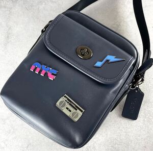 極美品 希少 COACH コーチ メンズ ヘリテージ レトロ ピン ショルダーバッグ レザー 斜め掛け ターンロック クロスボディ チャーム 濃紺