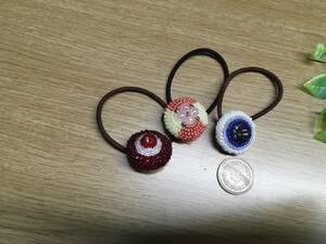 ハンドメイド　ヘアゴム3個セットj　ビーズ刺繍　発表会やお祝いに☆　ゴムの付け替え可能　くるみボタン