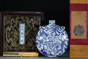 【安】元時代 青花花草麒麟紋犬頭臥壺 郎世寧絵 絹本 【磁器瓶図】掛け軸 箱付き 唐瓷 染付 古陶瓷 中国古美術 古董品 016