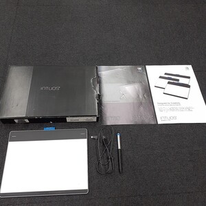 wacom ワコム INTUOS ペンタブレット CTH-680 ペン ケーブル 箱付き　み