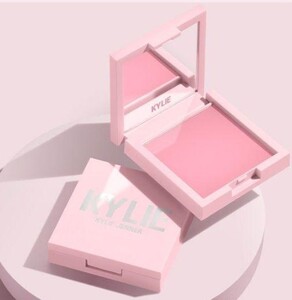 【Winter Kissed】プレストブラッシュパウダー★カイリーコスメ チーク　kylie cosmetics プレゼント　誕生日