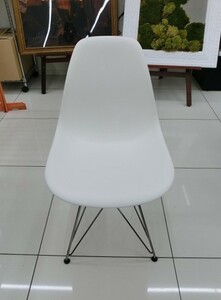 ♪♪ Herman Miller (ハーマンミラー)イームズ サイドシェルチェア DSR ホワイト クロームベース　良品【6B09④】♪♪