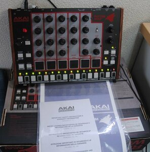 ☆綺麗【AKAI / アカイ シーケンサー/リズムマシン RHYTHM WOLF 】Analog Drum Machine and bass Synthesizer P06415