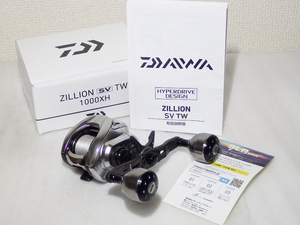 ★美品 DAIWA ダイワ 21 ジリオン TW 1000XH SV 【ゴメクサスカーボンハンドル装備!!】 ベイトリール