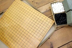 ☆囲碁 石十盤セット ゲーム ボードゲーム テーブルゲーム 囲碁/将棋 碁石 中古品 折りたたみ式 薄型☆